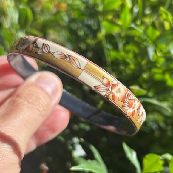 MICHAELA FREY Enamel Gold Cream Floral Bangle BRACELET - Picture 1 of 11